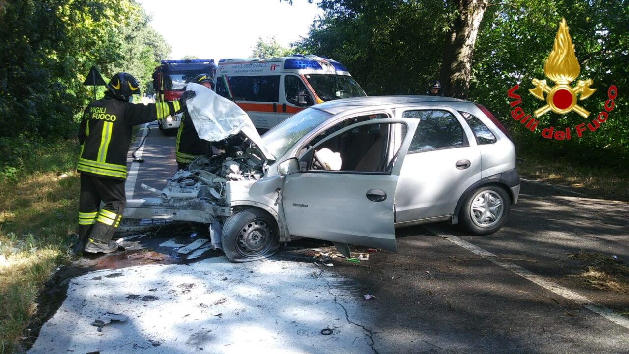 Si schianta in auto contro un platano, grave 55enne di Pizzighettone