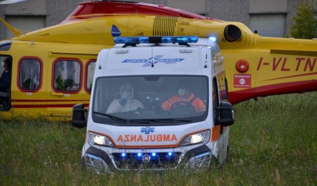 Perde il controllo della moto e cade rovinosamente a terra: 16enne in ospedale in elisoccorso