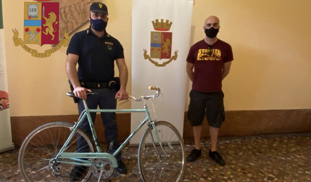 Bicicletta rubata e messa in vendita online, nei guai ragazzino di 17 anni