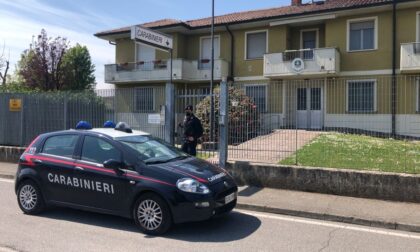 35enne picchia la fidanzata e le ruba l'auto, denunciato