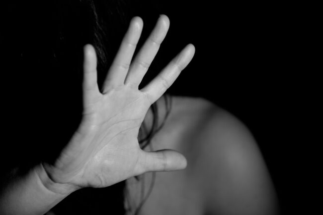 Maltrattamenti e violenze in famiglia per cinque anni: arrestato e portato in carcere