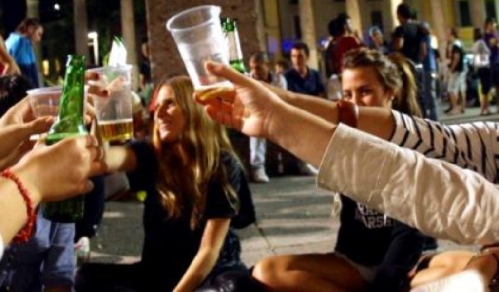 Bevande alcoliche somministrate a minori, chiuso per tre mesi locale del centro