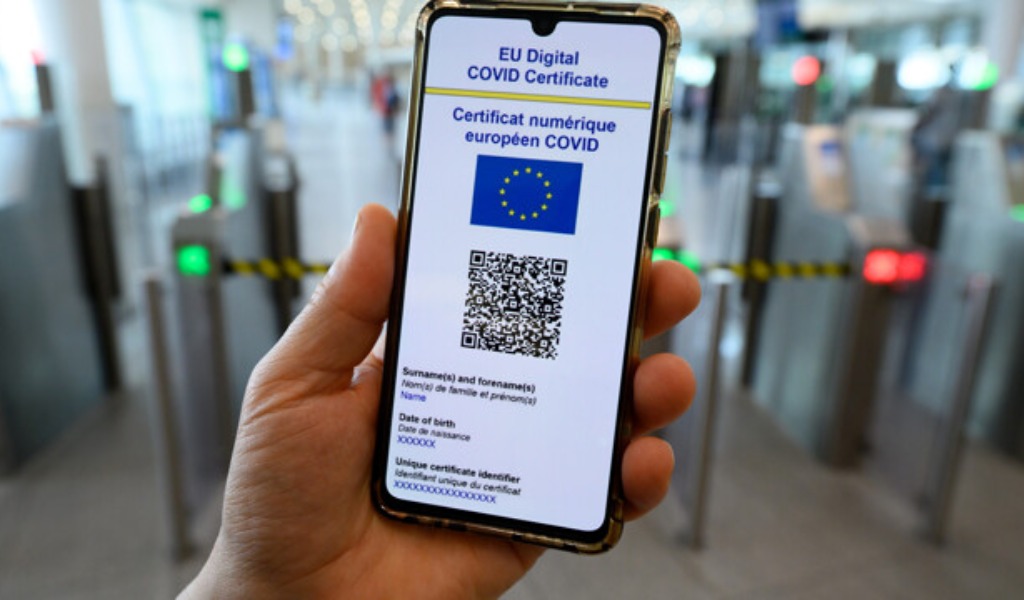 Green pass obbligatorio: come salvarlo su iPhone e sistemi Android