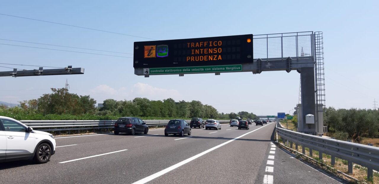 Traffico intenso nel weekend di Ferragosto: le tratte stradali da bollino rosso