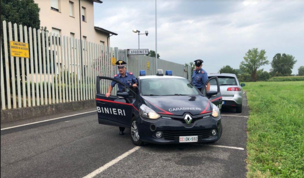 32enne dal passato travagliato diventa la stalker della sua ex insegnante