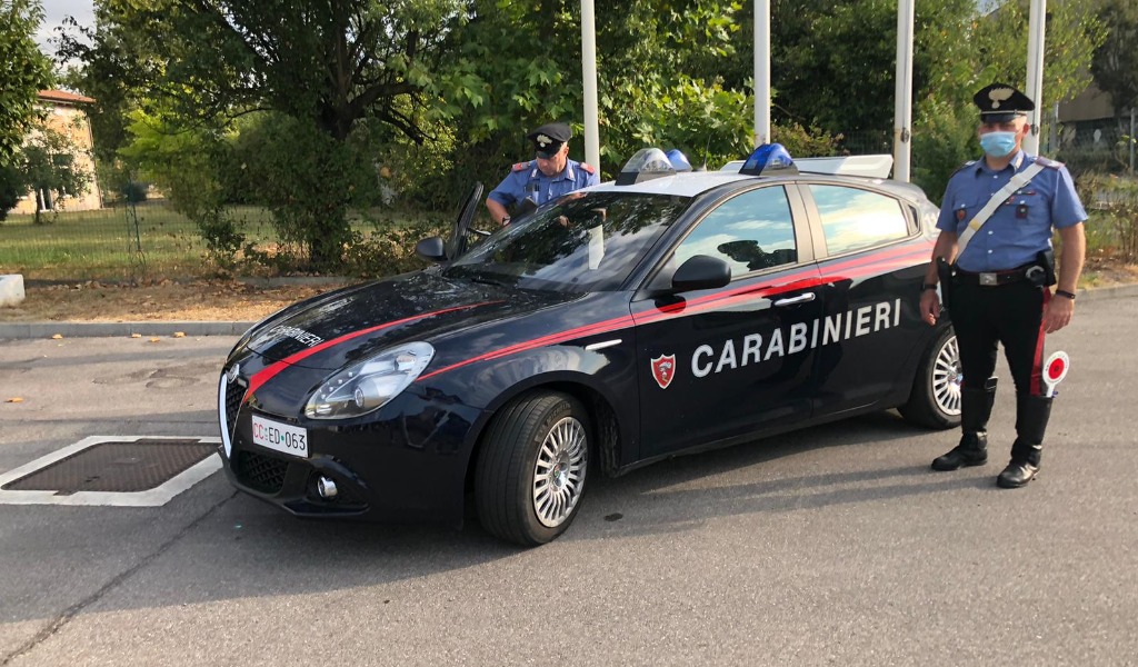 Nelle tasche cocaina e hashish: tre giovani segnalati
