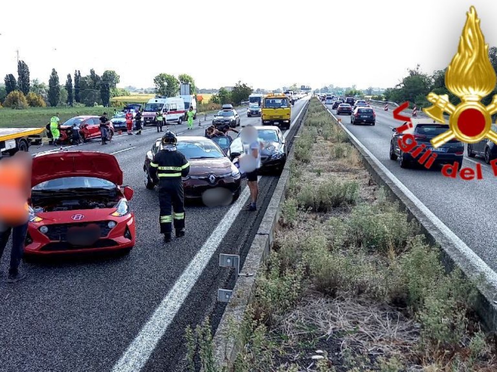 Schianto in autostrada tra quattro vetture, 7 persone soccorse sulla A1