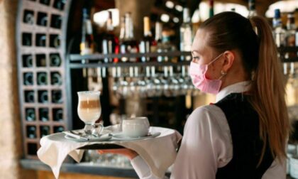 Consuma senza pagare ma pretende il resto, truffatore smascherato