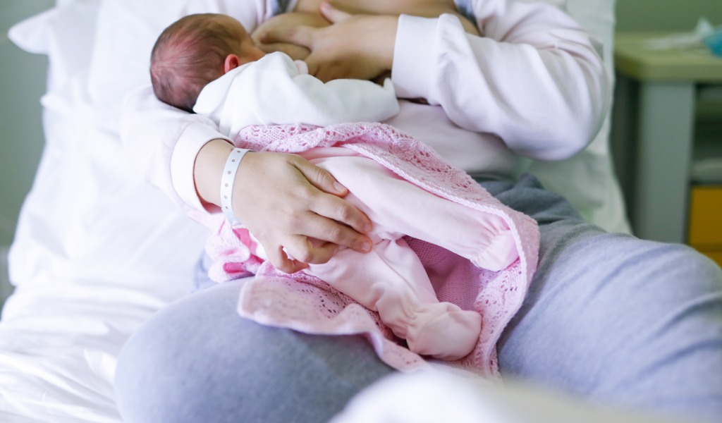 Settimana mondiale per l’allattamento materno: corsi on line e sì al vaccino per donne gravide e puerpere