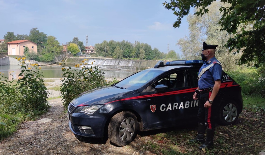 Non accetta la separazione, ingioia una scatola di antidepressivi e tenta di farla finita nel fiume Serio