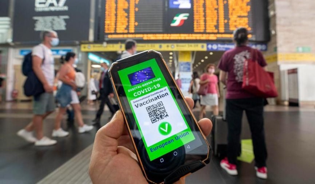 Green pass obbligatorio per i lavoratori, Fontana: “Nella nostra regione inciderà poco”