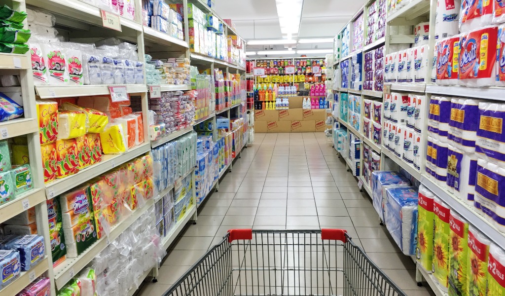 E’ ai domiciliari ma lo trovano a fare la spesa al supermercato: 65enne in carcere