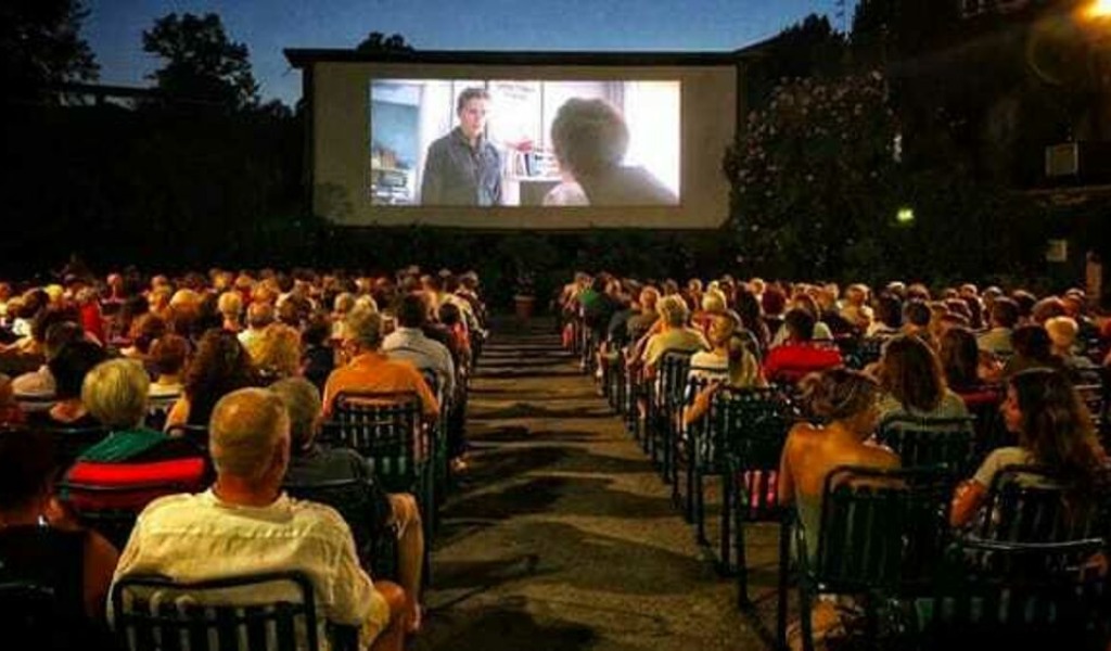 Aumentano le capienze: cinema e teatri fino al 100%, gli stadi al 75% e musei “liberi”