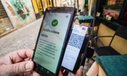 Le Faq del Governo sul Green pass al lavoro: non dovete controllarlo all'elettricista o all'idraulico