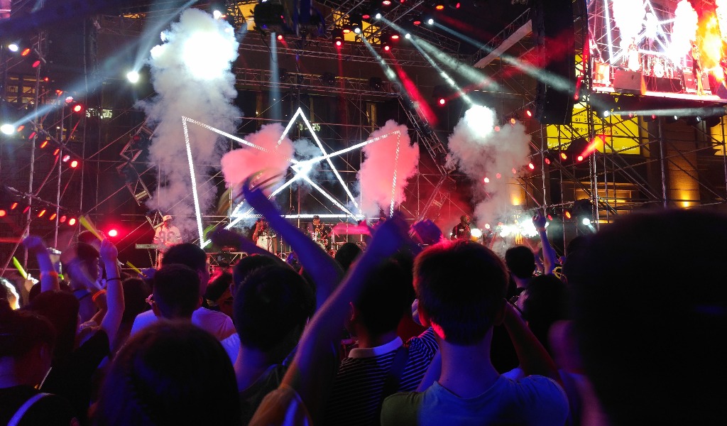 Il Governo valuta la riapertura delle discoteche. Teatri e cinema verso la capienza al 75-80%