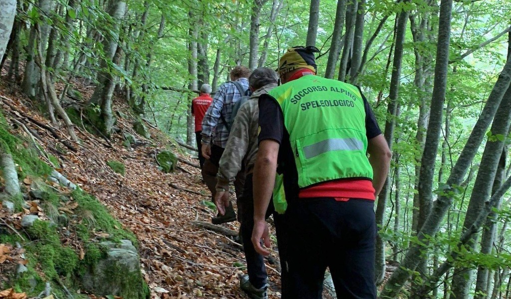 Perdono l’orientamento mentre cercano funghi: due cremonesi salvati dal Soccorso Alpino