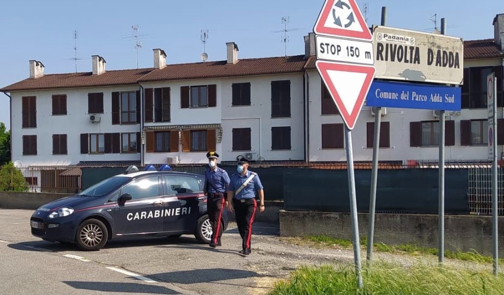 Picchia i genitori e rapina un 14enne, arrestato minorenne