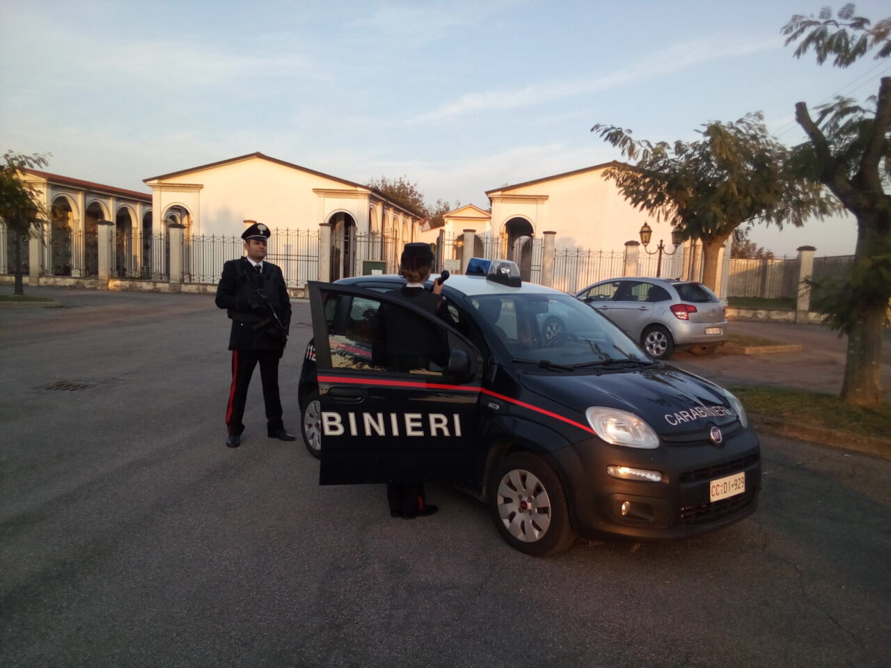 Spaccio, prodotti contraffatti, evasione fiscale e un cumulo di altri reati: arrestato