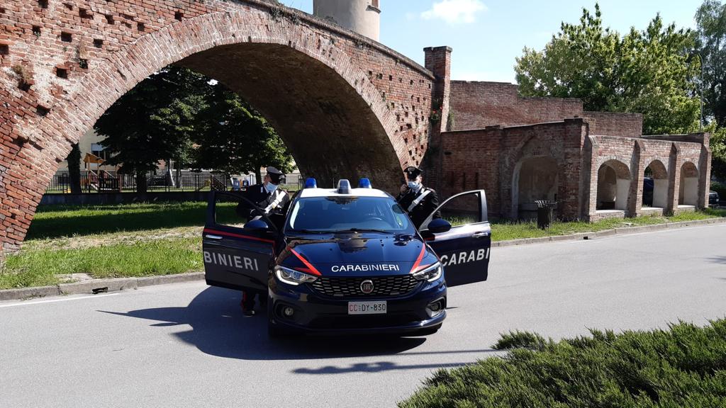 Segnalati due giovani di 22 e 25 anni trovati con hashish e marijuana