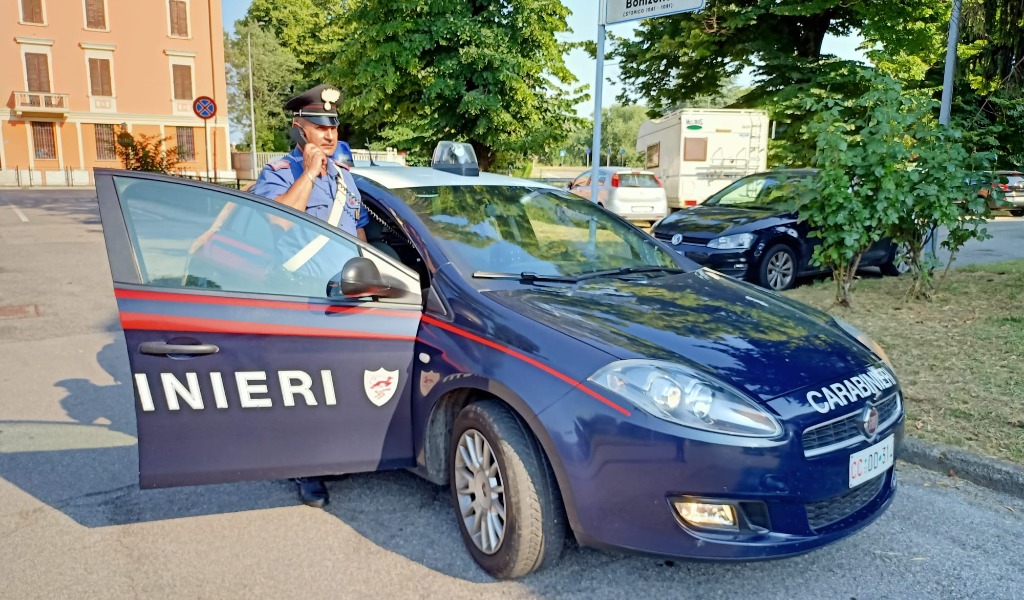 Esce di strada con il motorino e finisce in un campo, era ubriaco e sotto l’effetto di droghe