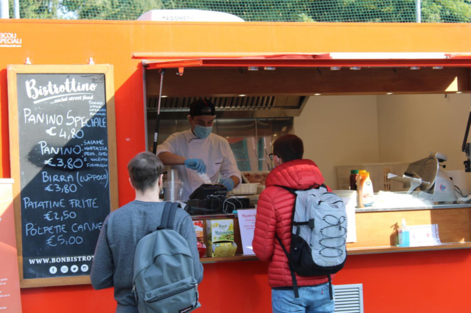 Al Politecnico il food truck del BonBistrot gestito da ragazzi con fragilità psicologica