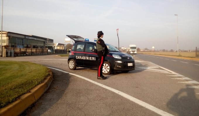 Rapinano di soldi e cellulare un coetaneo, due minorenni denunciati