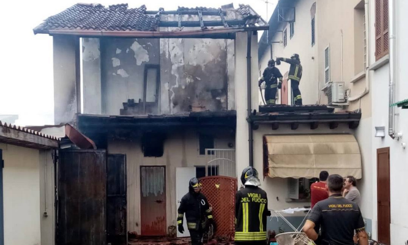 S’incendia il tetto, a Soncino arrivano i Vigili del fuoco