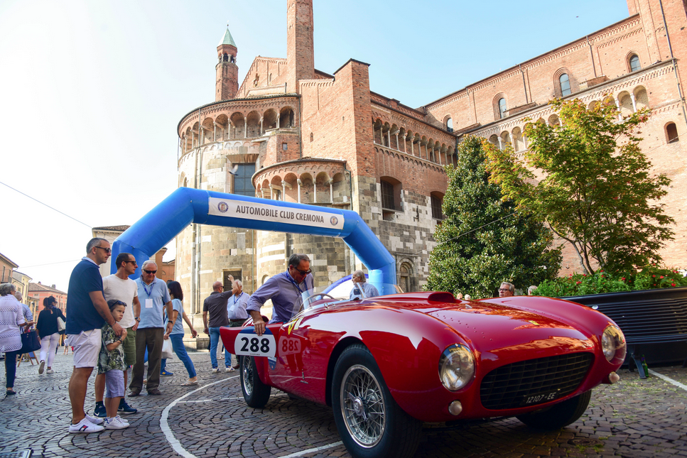 “Ruote nella Storia”, a Cremona auto d’epoca e turismo