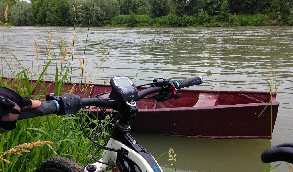 Tentano di rubare una barca sul fiume Po, denunciati due giovani