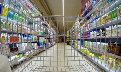 Carrefour cede cento supermercati. I sindacati: "Rischio 1.800 esuberi"