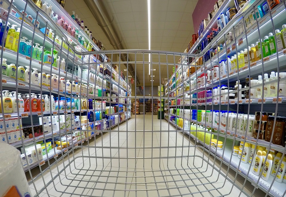 Carrefour cede cento supermercati. I sindacati: “Rischio 1.800 esuberi”