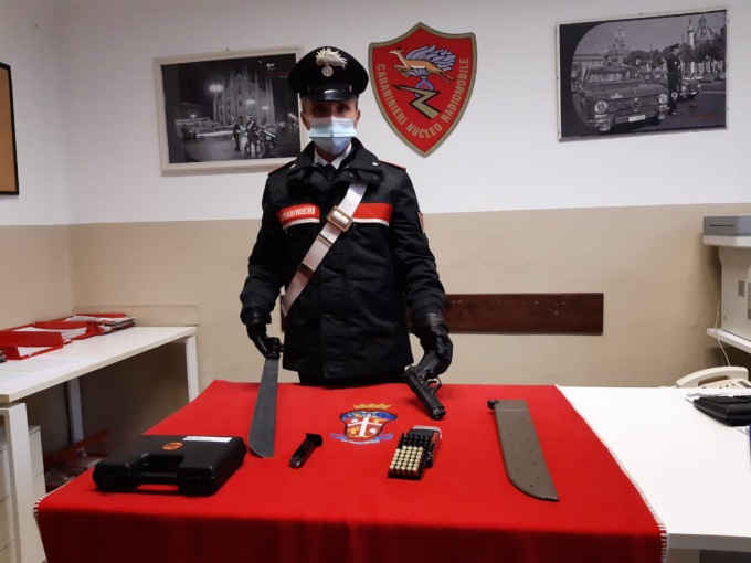 Colpo di pistola all’alba: il colpevole è un pregiudicato che nascondeva anche un machete