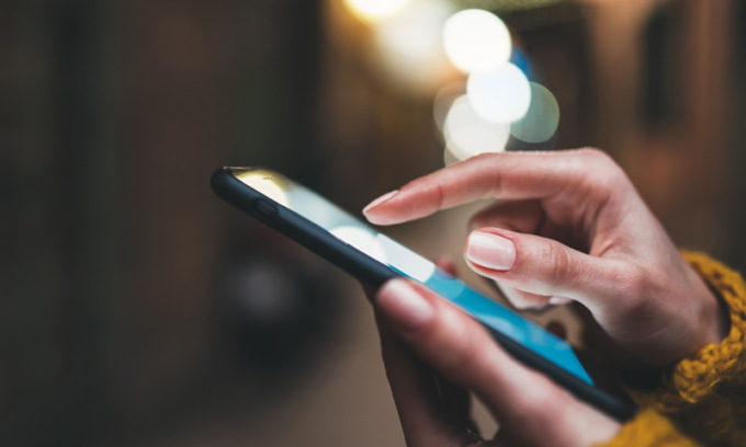 Clicca sul link ricevuto via SMS: “svuotato” di 1.500 euro con un messaggio truffa