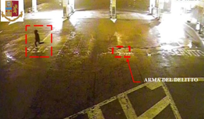 Rapina all’Autogrill, minaccia il barista con una chiave metallica e fugge con 1.000 euro