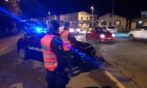 Minaccia i carabinieri durante il controllo stradale: "Vi schiaccio con l'auto"