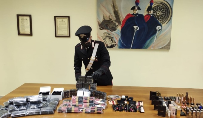 Ruba cosmetici per 50mila euro nell’azienda in cui lavora: arrestato