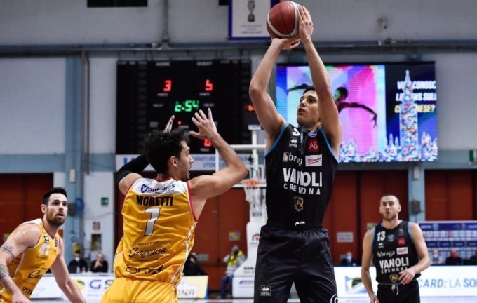 Al PalaRadi la Vanoli Cremona cede a Carpegna Prosciutto Pesaro 84-88