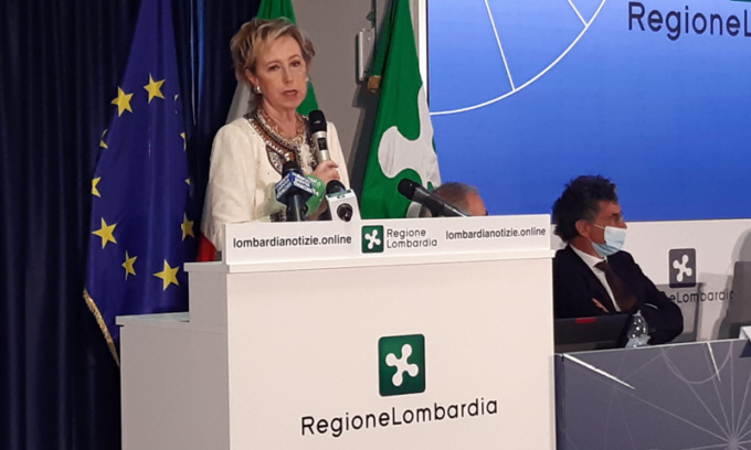 Ai centri vaccinali senza prenotazione? Moratti: “Evitate. Prenotare è segno di educazione e rispetto”