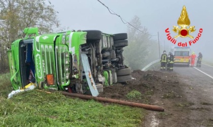 Si ribalta autobotte che trasporta soda caustica, soccorsi a Soncino