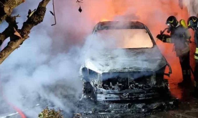 Pick-up in fiamme nella notte a Rivolta d’Adda