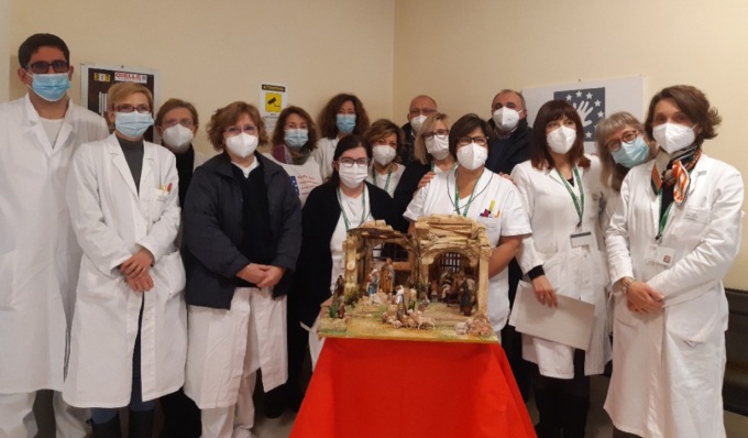 Ospedale Cremona, donato un presepe al Centro Emostasi e Trombosi