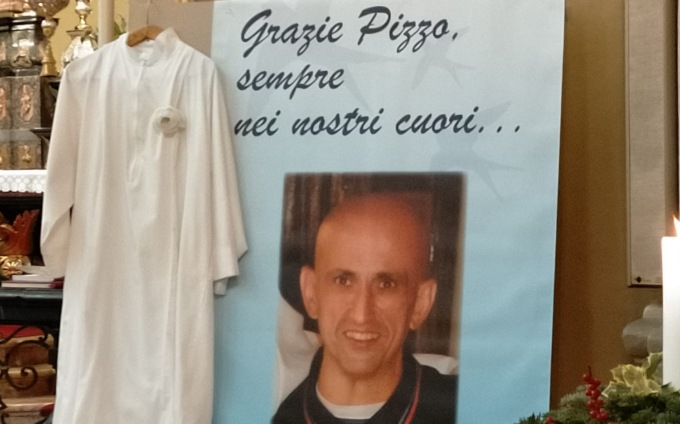 Tutta la comunità in chiesa per dare l’ultimo saluto a Maurizio Pizzocchero