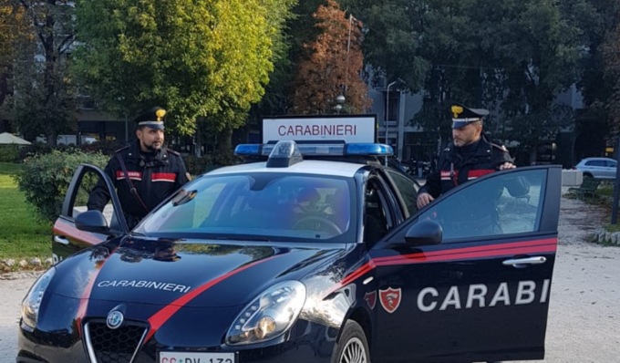 In preda ai fumi dell’alcol aggredisce Carabinieri e sanitari… poi chiede scusa
