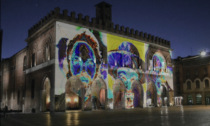 A Cremona parte ufficialmente il Natale 2021: da oggi le video proiezioni sul Palazzo del Comune