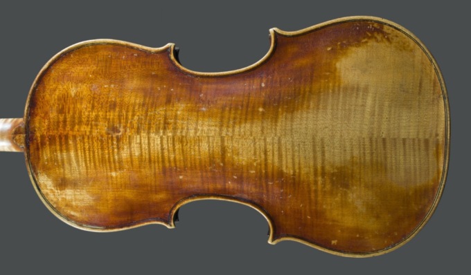 Un violino Giuseppe Ceruti esposto al Museo del Violino