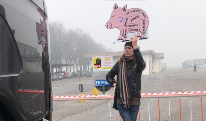 Presidio di Iene Vegane al mattatoio Pini di Castelverde