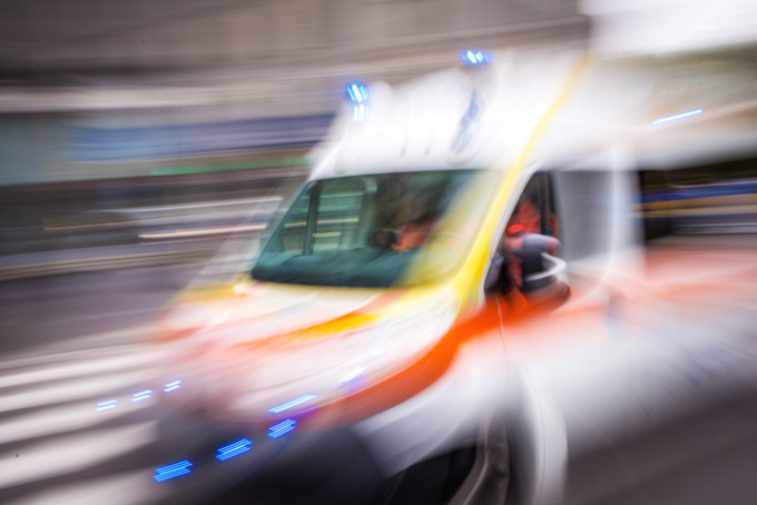 Incidente mortale in strada nel piacentino, morto un 19enne nel frontale con un bus