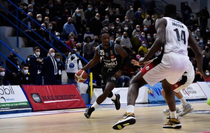 Ancora una sconfitta per la Vanoli, al Palaradi passa Virtus Bologna 75-87