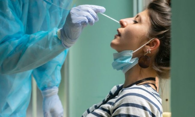 Hub vaccinali e punti tampone: per accedere necessario anche un documento d’identità