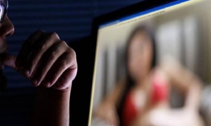 Adesca una 12enne via chat: 40enne arrestato per abusi sessuali e pedopornografia